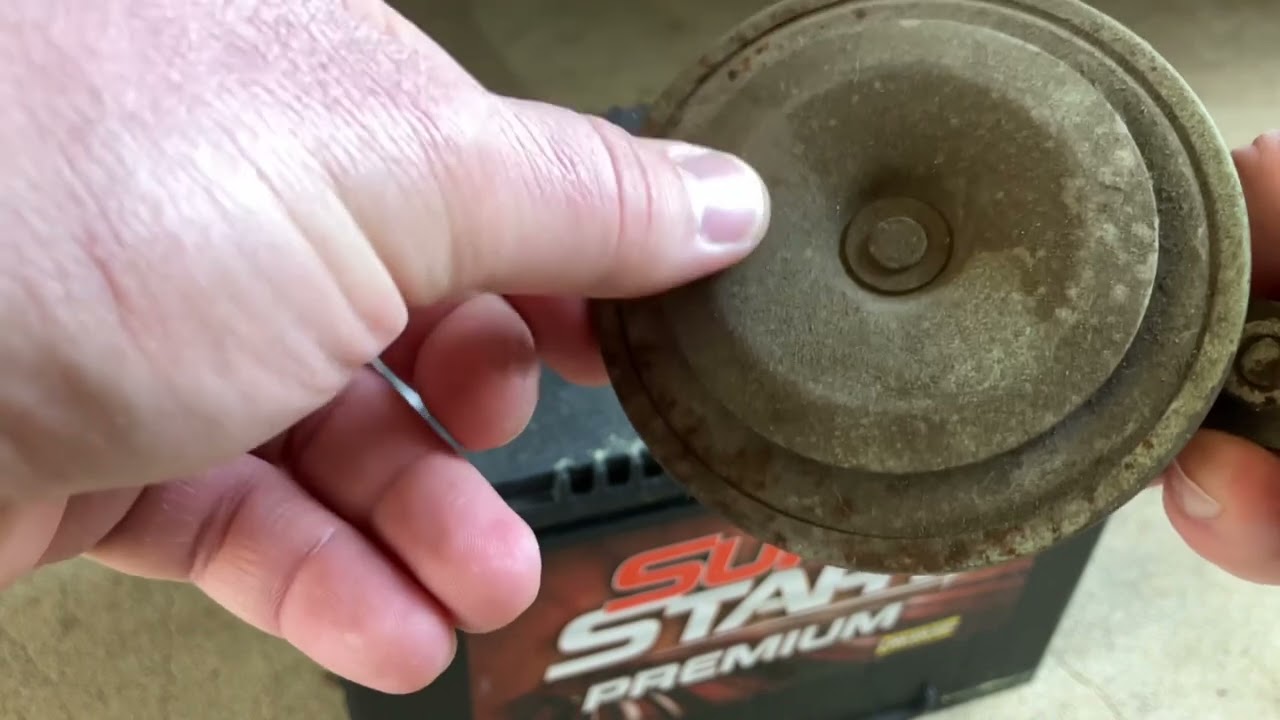 VW Beetle Horn - Does the horn blow, or the driver?