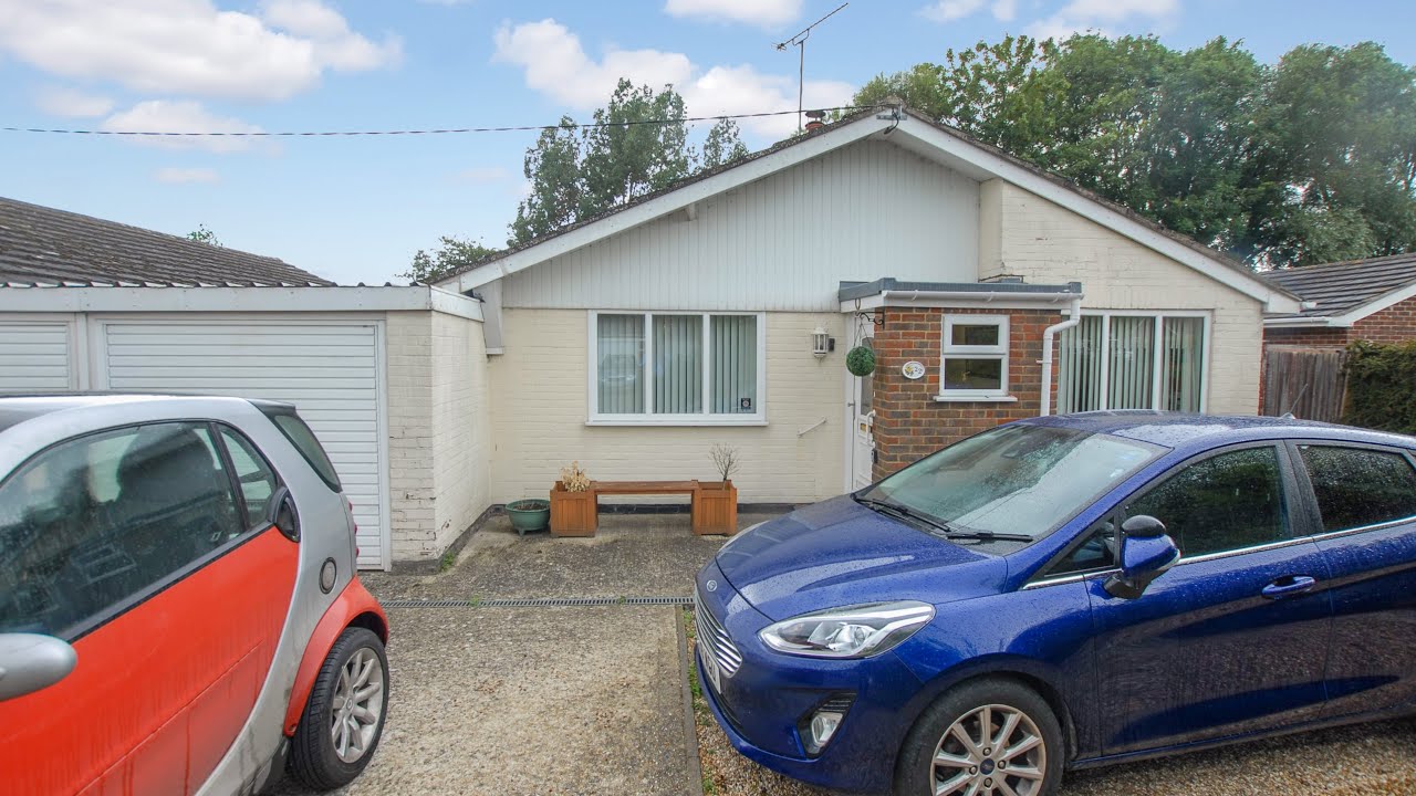 22 Swan Green, Sellindge TN25 6EX.  £375,000 Freehold.  Call 01303 266022 to view.