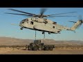 CH-53 King Stallion faz içamento de um Humvee e um caminhão em Twentynine Palms, Califórnia