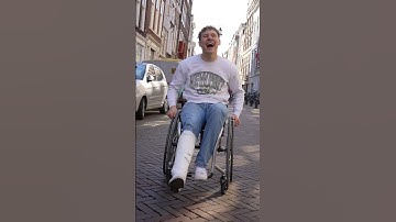 Rolstoeltikkertje 😂 Snap jij hem? 🤔
