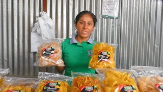 EMPRENDEDORA DE CHIFLES CROK DE PICHARI