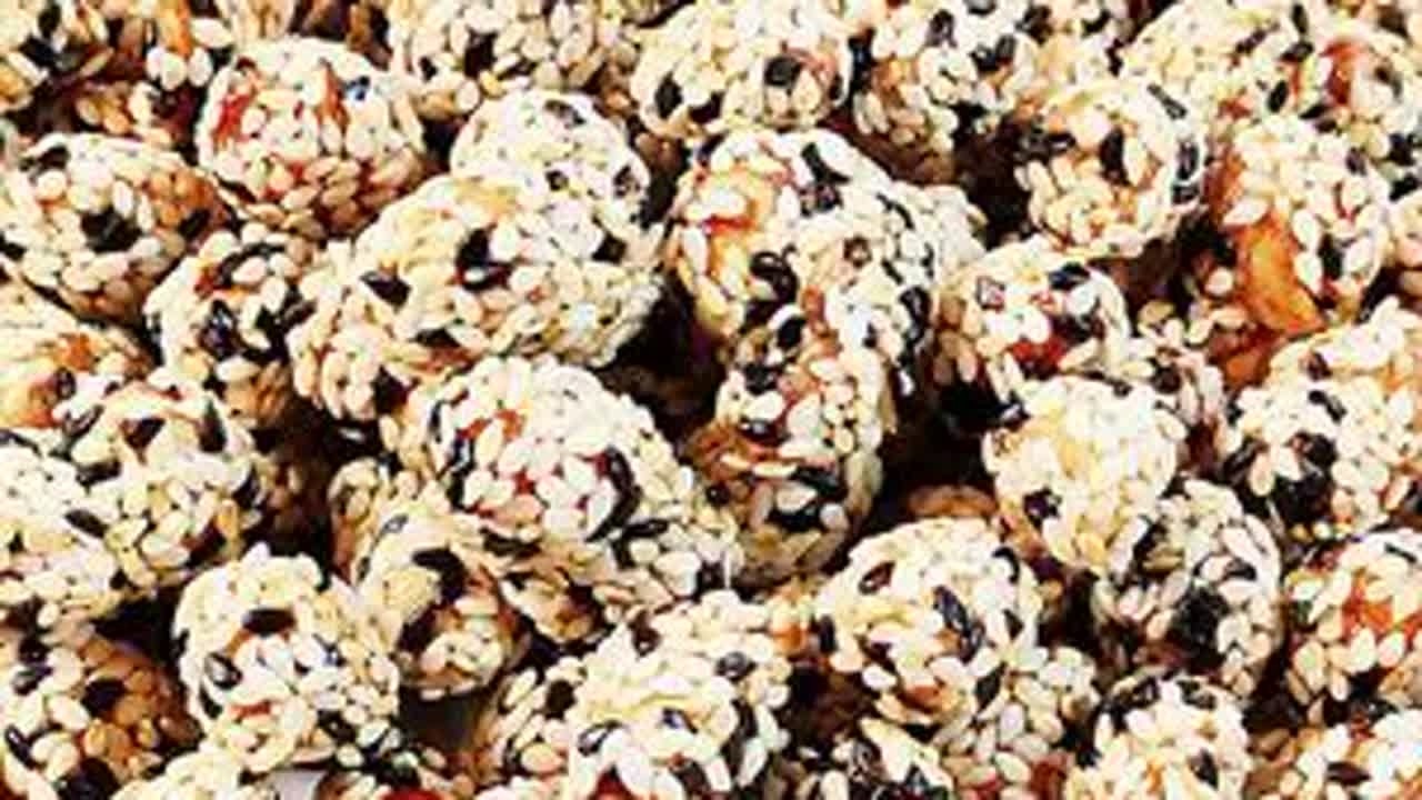 蜂蜜果仁，外壳芝麻香甜，果仁酥香。中北加油！天津加油！#蜂蜜果仁 #抖音美食创作人 #你好天津 #津门八大碗 @抖音小助手