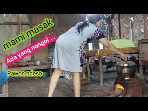 Mami chika pakai daster masak di pawon ndeso pakai luweng