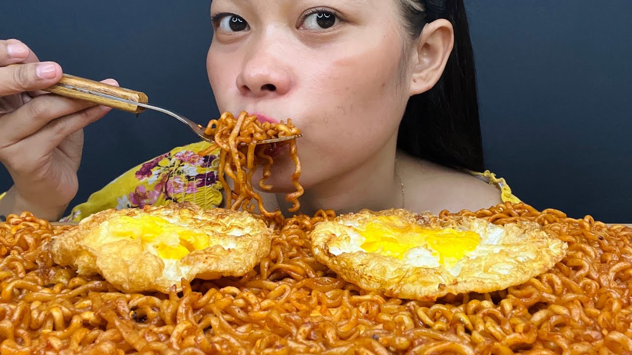 MUKBANG SAMYANG | MUKBANG PEDAS - YouTube