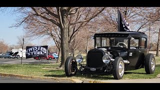 Cars Rolling in&out of the Twisted Steel Cruise In