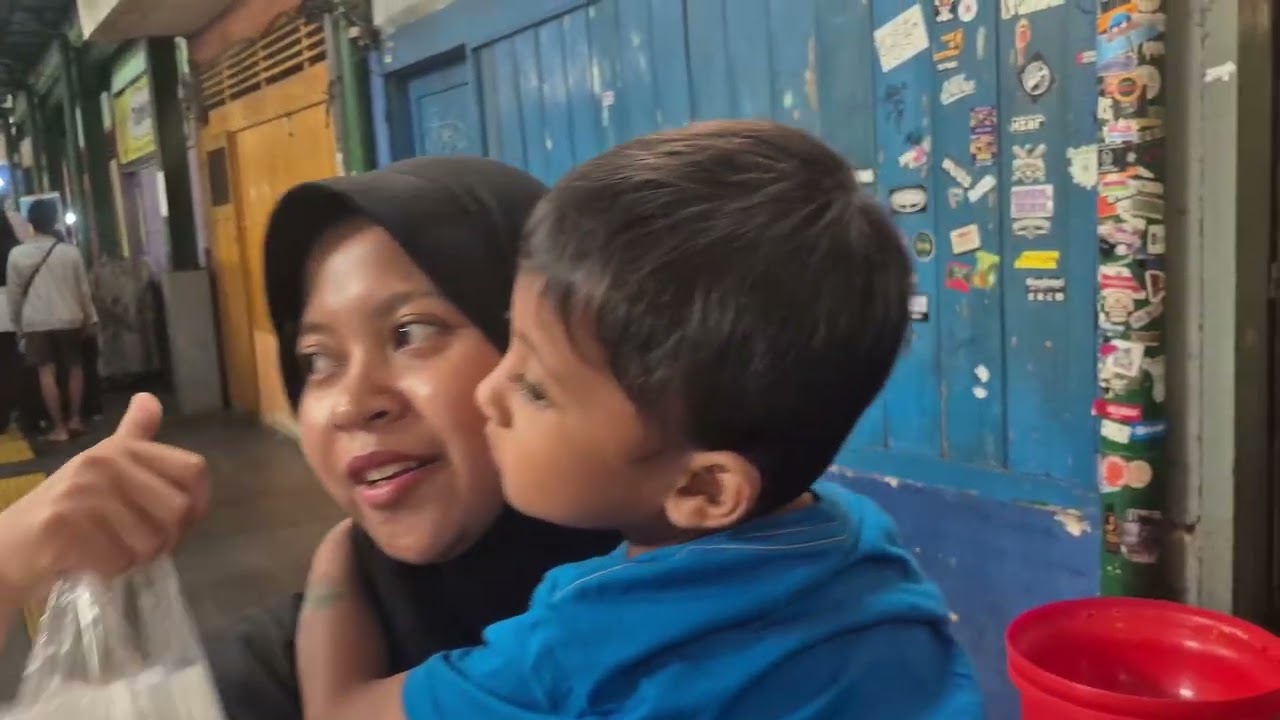 Umam run trip and shopping in the pasar klojen malang east java