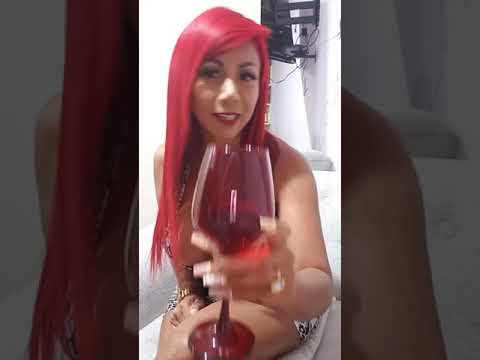 Deysi Araujo hablka con sus fans y enseña tetotas
