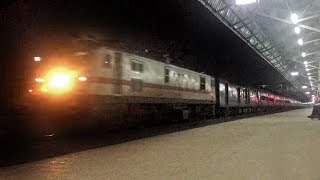 LIKE A BOSS | Royapuram WAP-7 Goes Smoothly With 22620 TIRUNELVELI BILASPUR EXPRESS