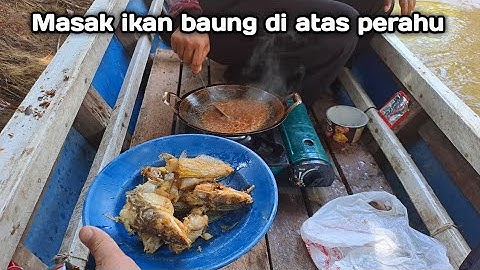 MANCING BAUNG BERSAMA ISTRI IKAN NYA LANGSUNG DI MASAK DI ATAS PERAHU