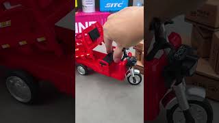 A three-wheeled vehicle with a retractable rear bucket!
