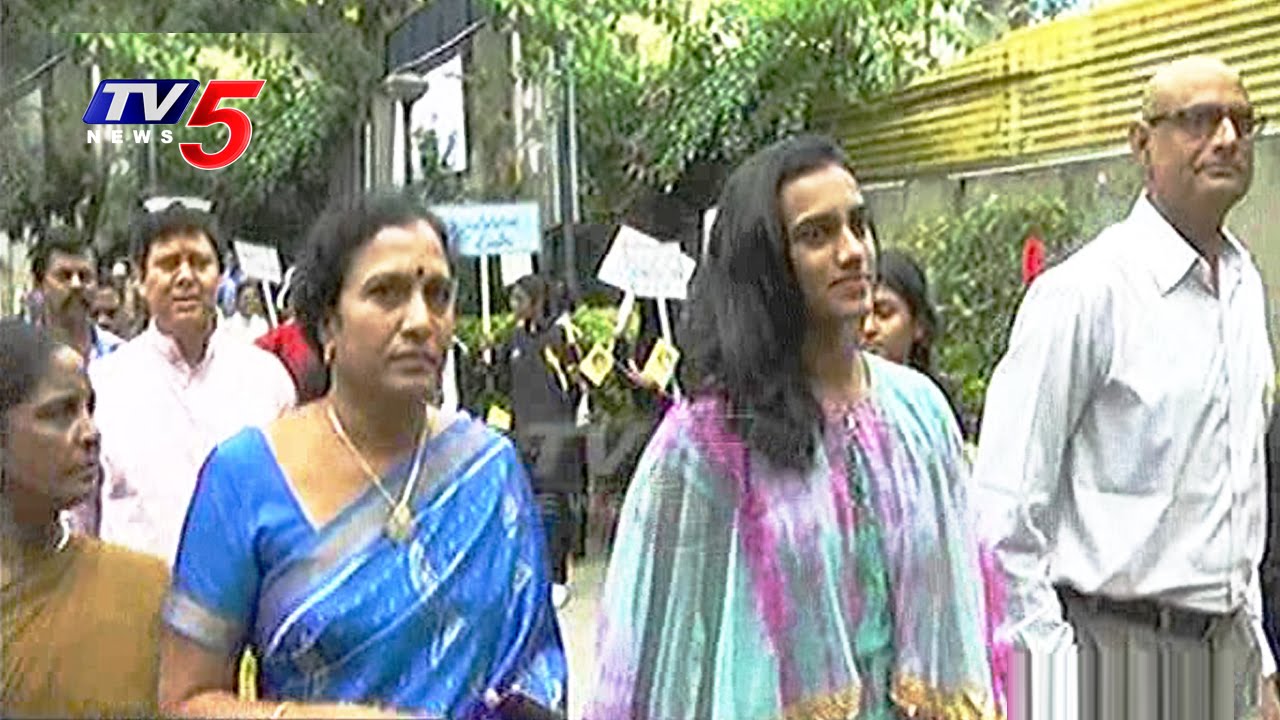 PV Sindhu To Visits Her MBA College Mehdipatnam Telugu News TV5 pv-sindhu-to-visits-her-mba-college-mehdipatnam-telugu-news-tv5