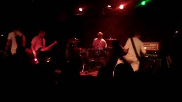 Index Case performs "Glass" at the House of Bricks