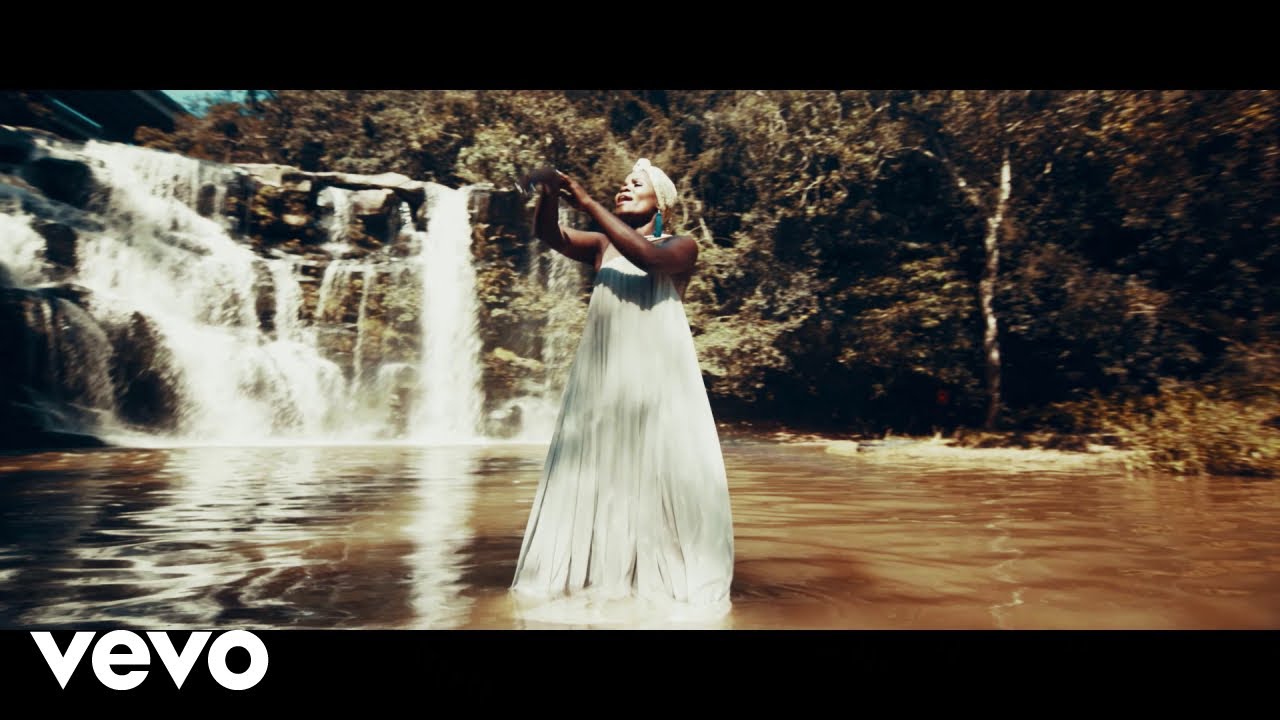 Mpumi - Izulu (Official Music Video) Mpumi - Izulu (Official Music Video)