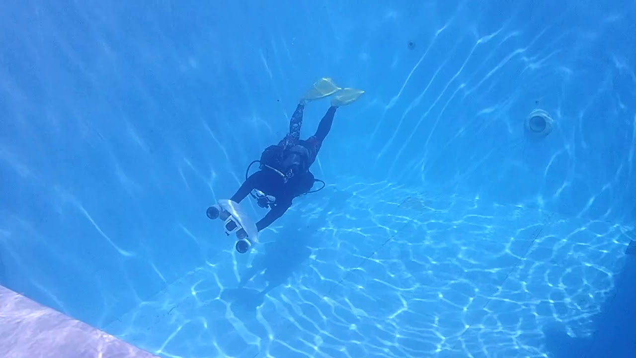 世界最小クラスの水中スクーター「WHITESHARK MIX（ホワイトシャーク 
