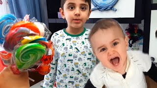 Şekerci Amcanın Bütün Şekerlerini Satın Aldık. Eğlenceli Çocuk 