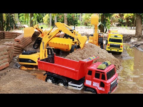 รถแม็คโครตักทรายกลางน้ำ รถตักดิน รถดั้ม บรรทุกทุกทราย Construction Vehicles With Small Car
