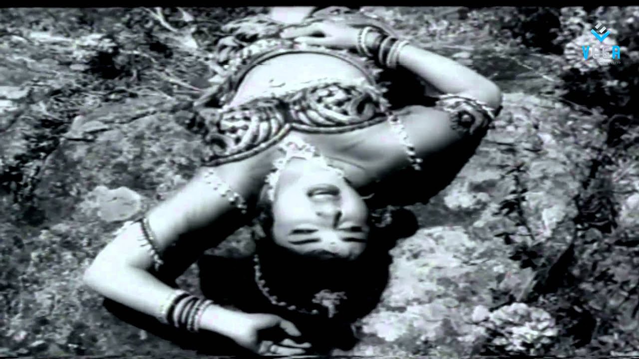 Adavan Uthithan (Mani Makutam)