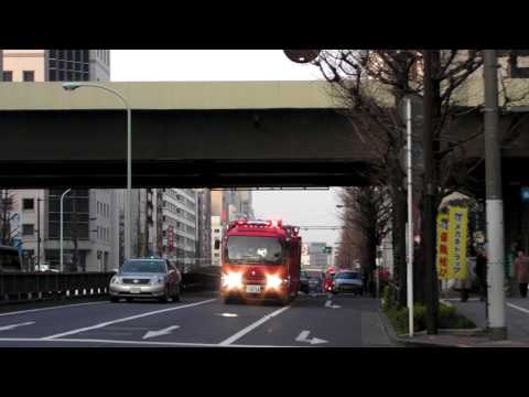 火災現場へ出場する消防隊(1/2) Tokyo F.D.  pumpers responding