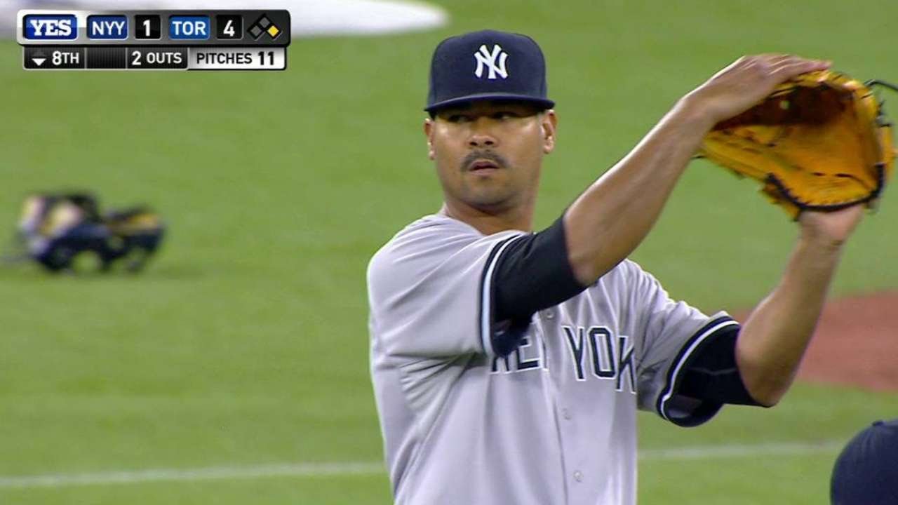 NYY@TOR: Drew flips to second to start a 6-4-3 DP