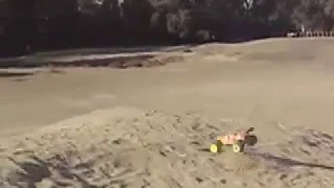 Bashing Team Losi Muggy, Insane Jumps