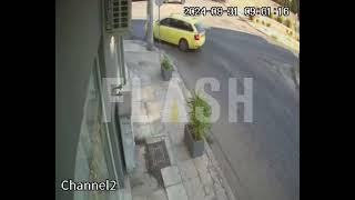 Flash.gr: Ντοκουμέντο η στιγμή που άγνωστοι με μηχανή πέταξαν τσάντα με χειροβομβίδες