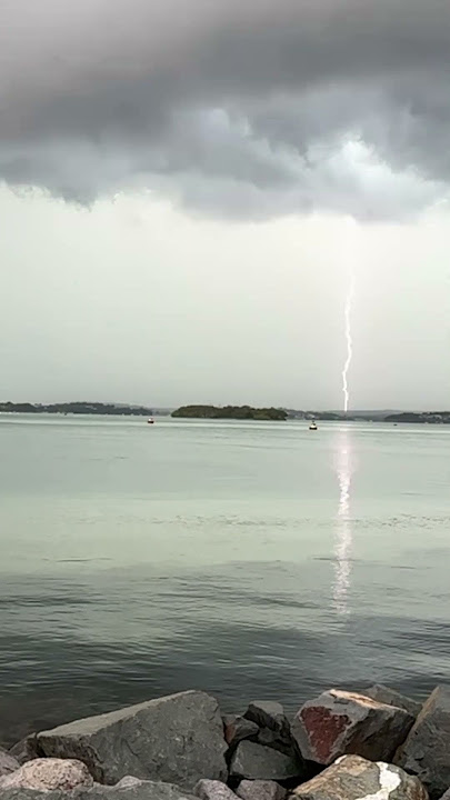 lighting strike from a few weeks ago #lakemacquarie #storm #lighting