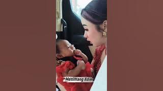 Niken Salindry menimang adik #nikensalindri #dangdut #nikensalindrycampursari #wayangkulit #beranda