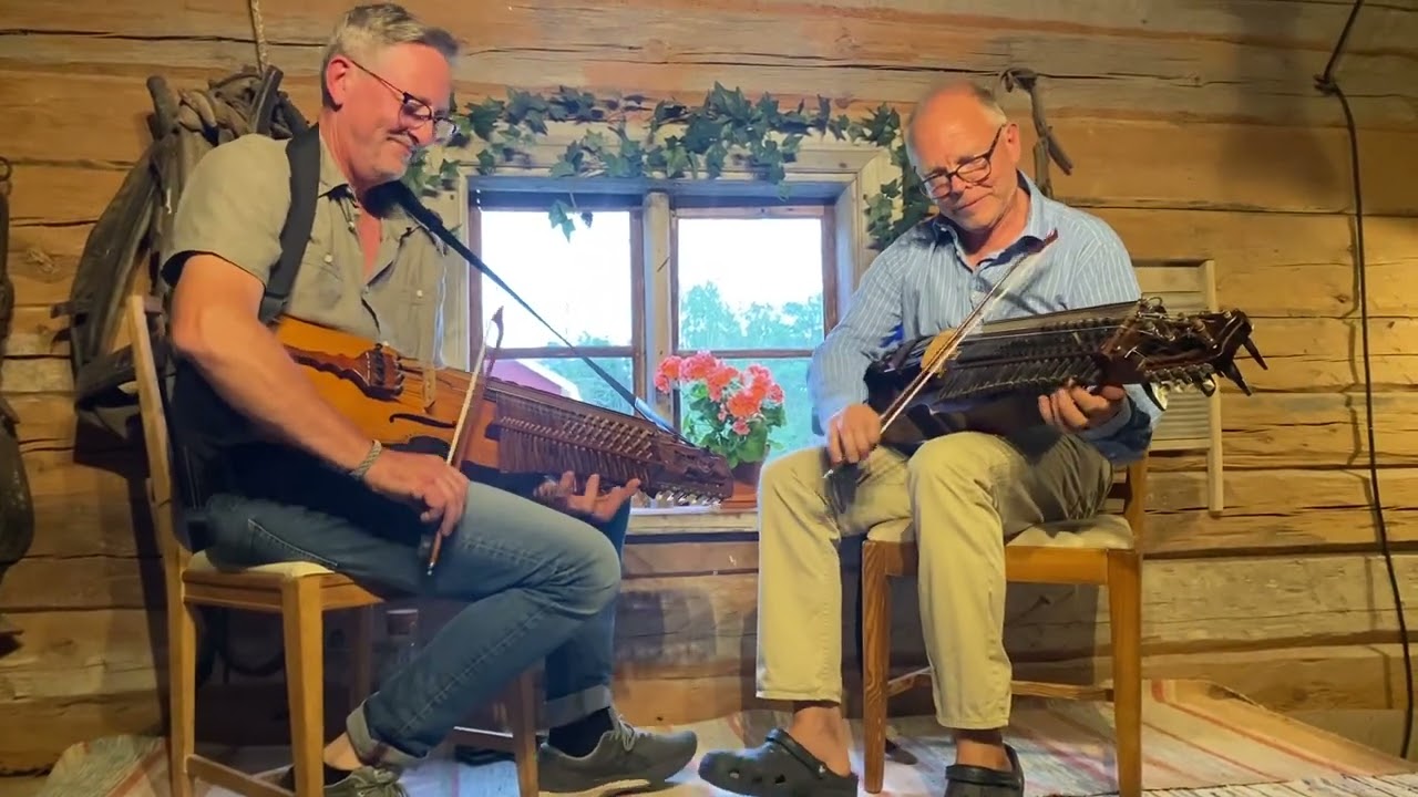 Harpoleken av Oskar Larsson med Torbjörn Näsbom och Anders Mattsson på nyckelharpa