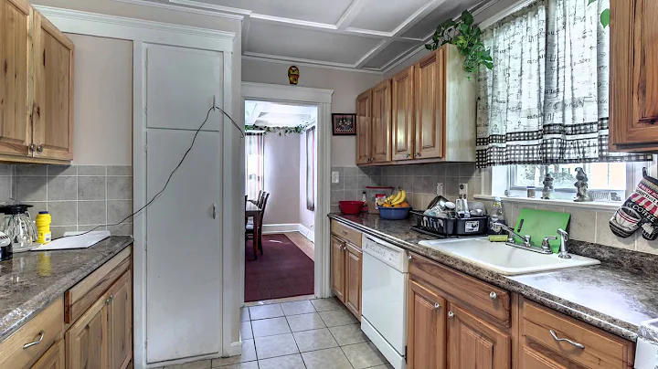 8 Western Ave, Lynn MA -  Michele Meadows - Tel 61...