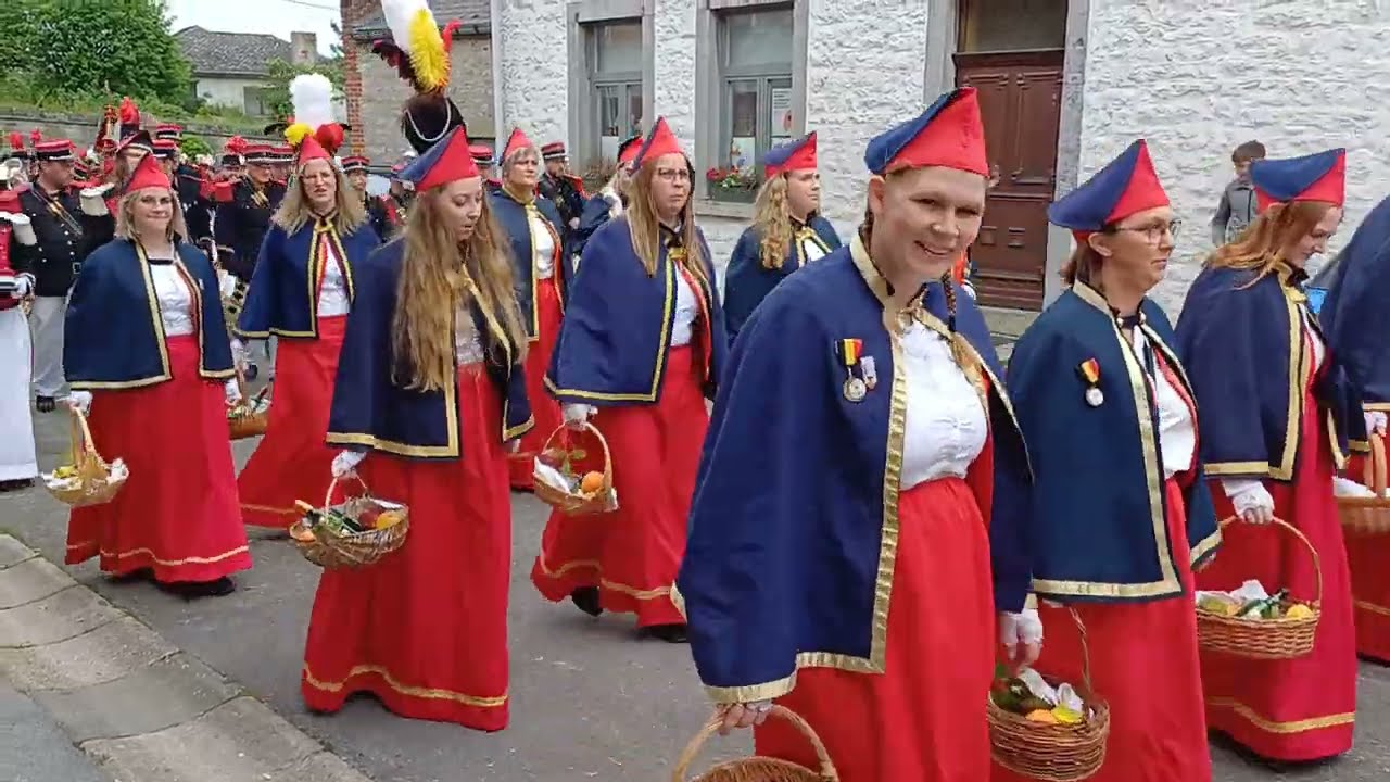 BOUSSU-LEZ-WALCOURT 🇧🇪 Marche du Saint Sacrement 2024 (6)