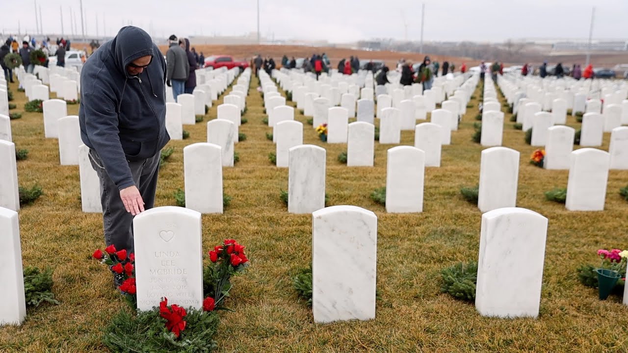 Wreaths Across America ceremony draws hundreds to Omaha National