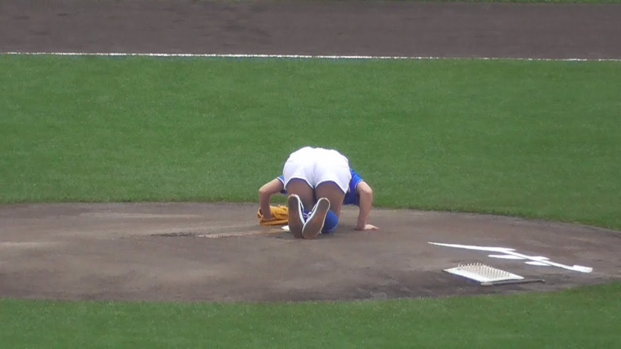 プロ野球 2019年／鈴木奈々さんによる、尺長めの始球式【4/27＠仙台】