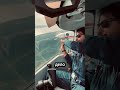 Почему пилоты высовывают руку из самолёта прямо в полёте