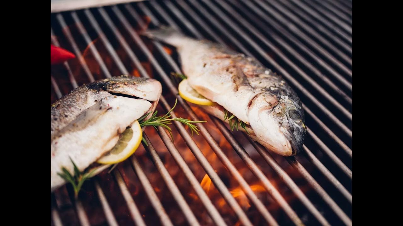 Рыба барбекю. Какую рыбу жарят на гриле. Какую рыбу жарят на гриле. Мангал рыба. Мангал рыба.