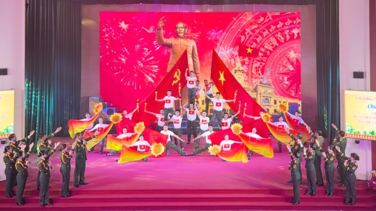 Hát múa : Người Chiến Sĩ Ấy - Qân Đoàn 34 Tiếp Bước Khúc Quân Hành.Vũ Đoàn RuBy