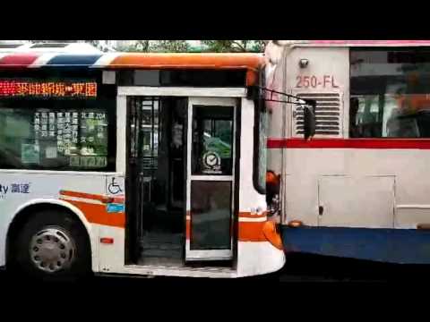 臺北市2輛公車相撞 20位乘客輕&重傷!!