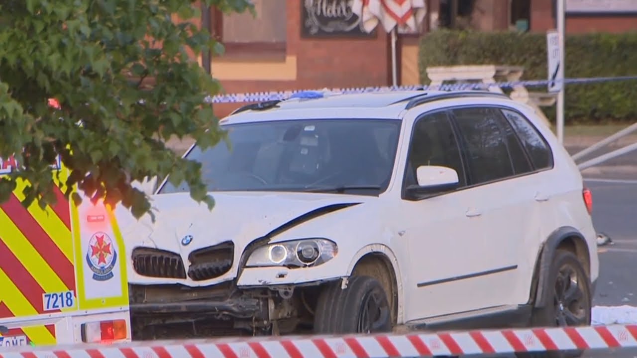 Five people dead after car crashes into pub in Victoria - YouTube