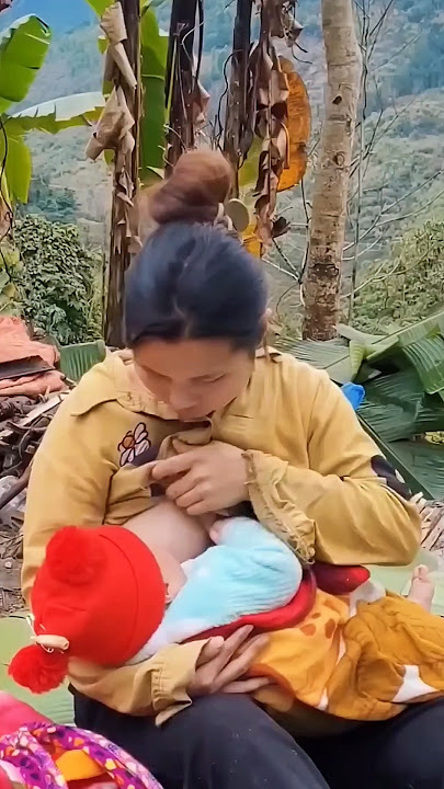 Cute Mom breastfeeding tutorial vlogs ❣️😘#milk #indian #mom #tutorial #baby #breastfeeding #ytshorts