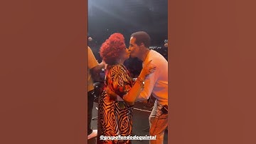 Thumbnail of Alcione dá selinho no Bira Presidente do grupo Fundo de quintal em show em São José dos campos 17/9