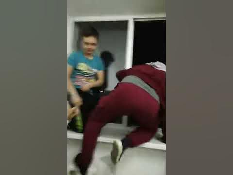 Школьник сбежал со школы через окно - YouTube