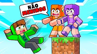 Menino Em Apenas Um Bloco De Meninas