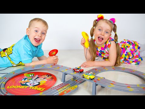 Gaby y Alex están jugando juegos divertidos con su madre | Historias para niños