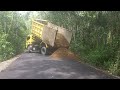 Video dump truck si pengangkut material (Creative Commons - Atribusi)