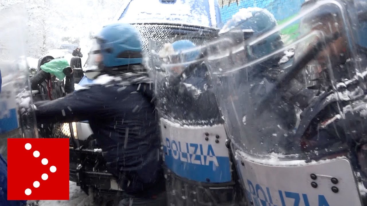 Protesta No Tav contro Salvini, tensione con la polizia