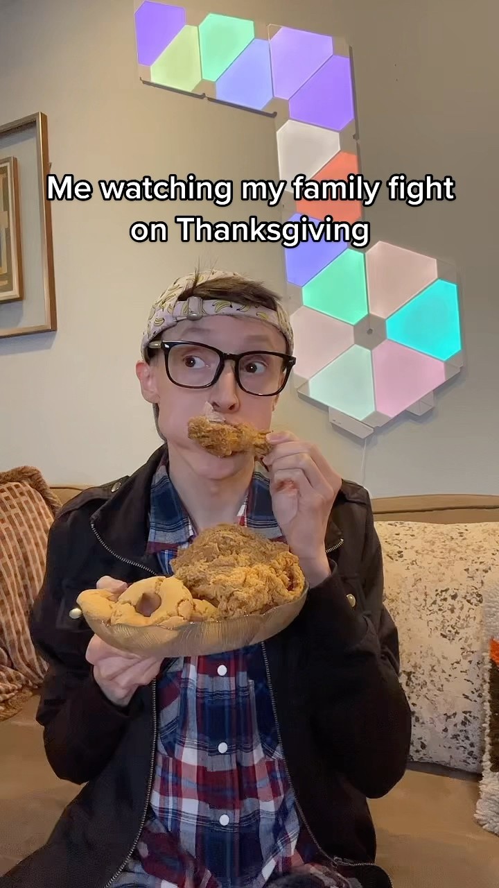Families on Thanksgiving Be Like ?? #TheManniiShow.com/series