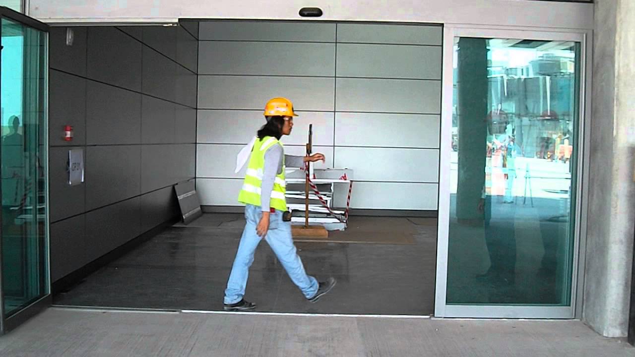 automatic doors and sliding doors dubai UAE , made in japan achilandoormena YouTube