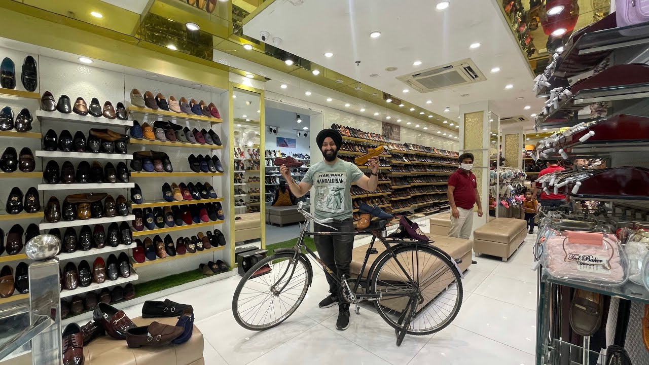 Roadies Shoes in Bunglow Road-Kamla Nagar,Delhi - Best Football Shoe  Dealers in Delhi - Justdial