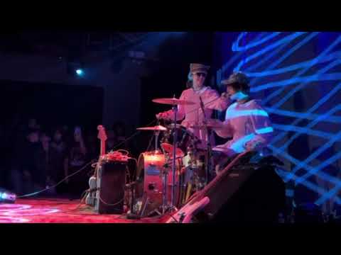 PINEAPPLE UPSIDE DOWN - DEV LEMONS / QUEEF JERKY (LIVE)