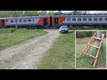 Посадка на поезд с помощью лестницы, дизель-электропоезд Луга - Псков