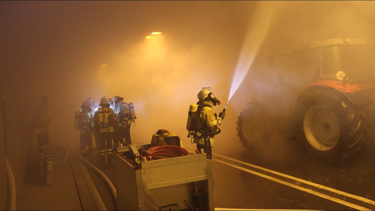 LKW Brand / VU in Tunnel -- Feuerwehr Bietigheim-Bissingen
